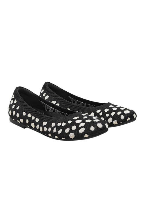 Vivaia Round-toe Flats In Black
