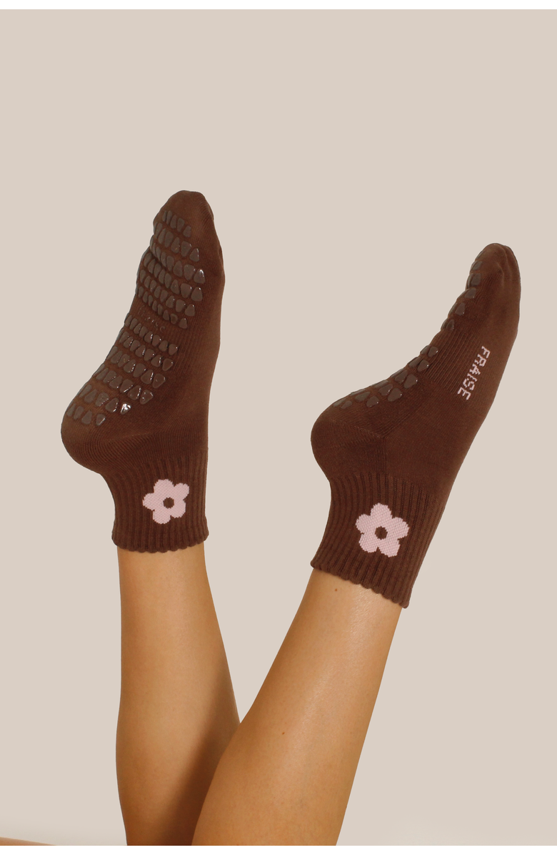 Fraise Petal Quarter Crew Grip Socks, Alternate, color, Brown/Pink