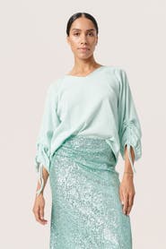 Soaked in Luxury Catharina V-Neck Casual Fit Blouse