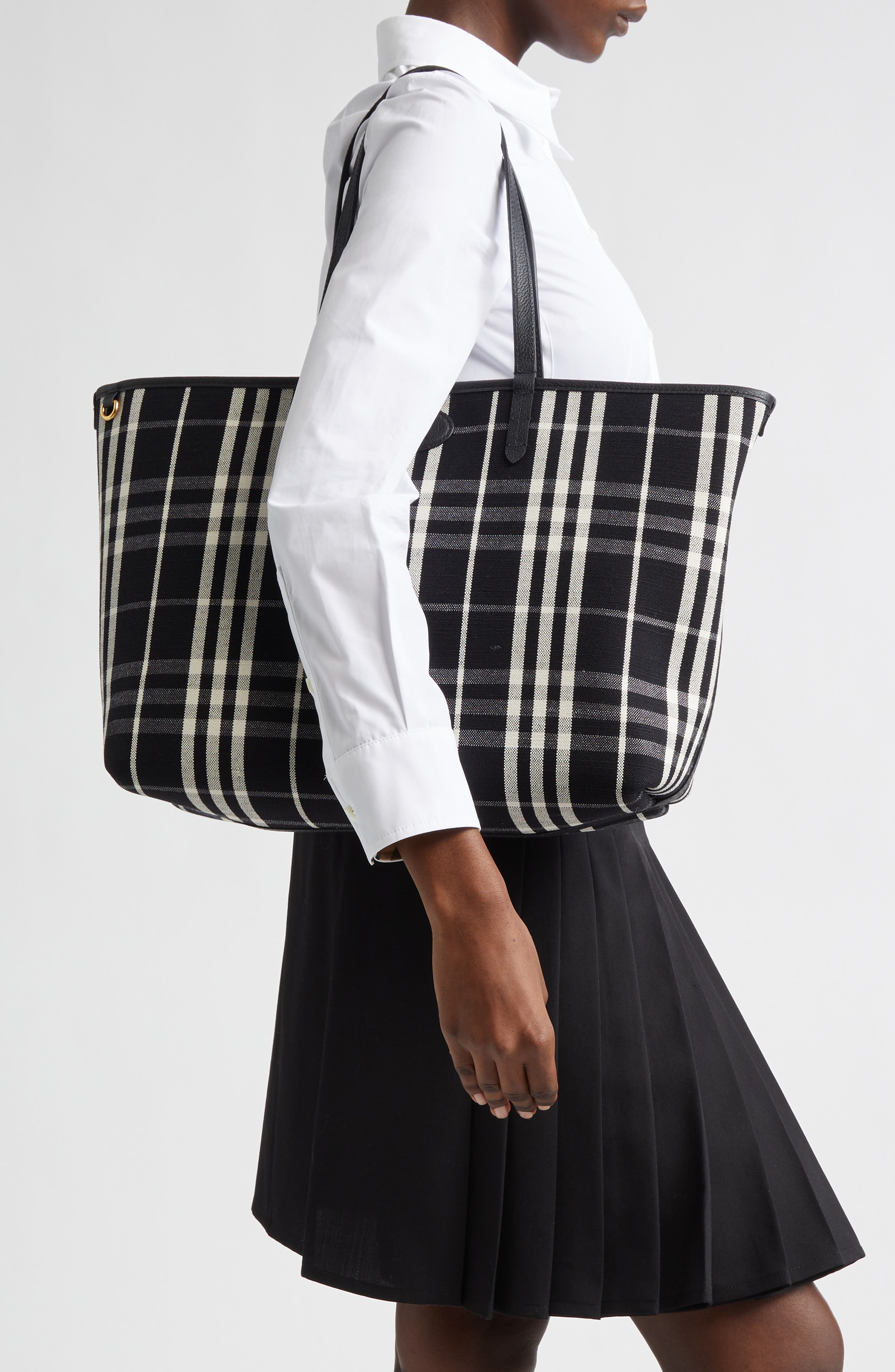 Burberry Medium Bloomsbury Leather & Canvas Reversible Tote, Alternate, color, Black/ Black Calico