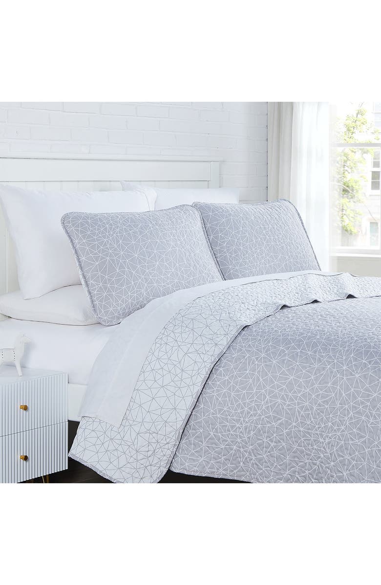 SOUTHSHORE FINE LINENS Geometric Maze Oversized Quilt Sets, Main, color, Geometric Maze Grey