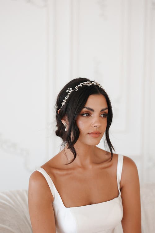 Untamed Petals Elwood Freshwater Pearl Hair Vine In White