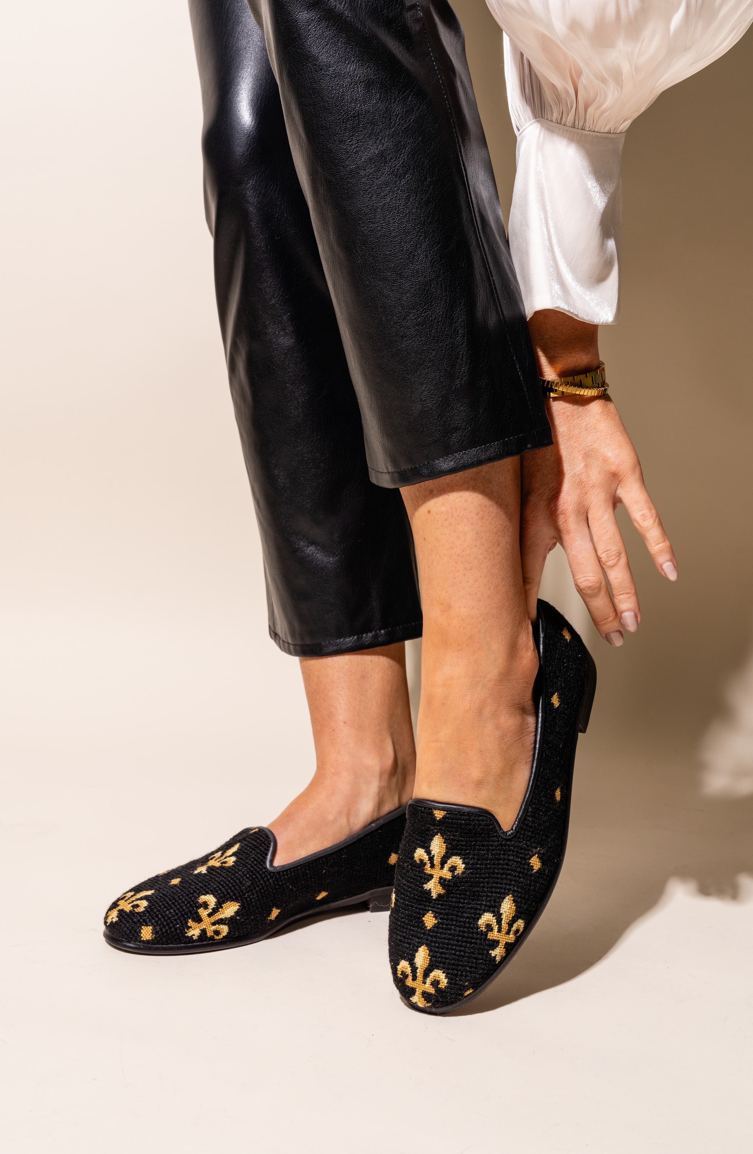 ByPaige Needlepoint Fleur de Lis Flat, Alternate, color, Fleur De Lis - Black