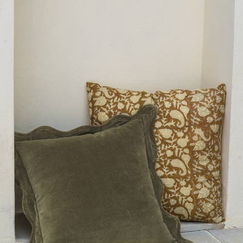 Mela Artisans Scallop Velvet Pillow In Green