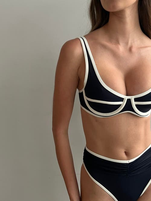 Weworewhat High Rise Ruched Bottom In Dk Navy/offwh