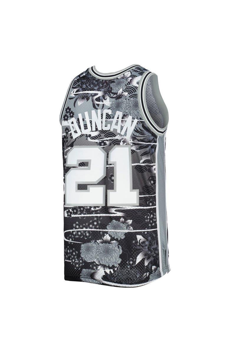 Mitchell & Ness Men's Mitchell & Ness Tim Duncan Silver San Antonio Spurs 1998/99 Hardwood Classics Lunar New Year Swingman Jersey, Alternate, color, 
