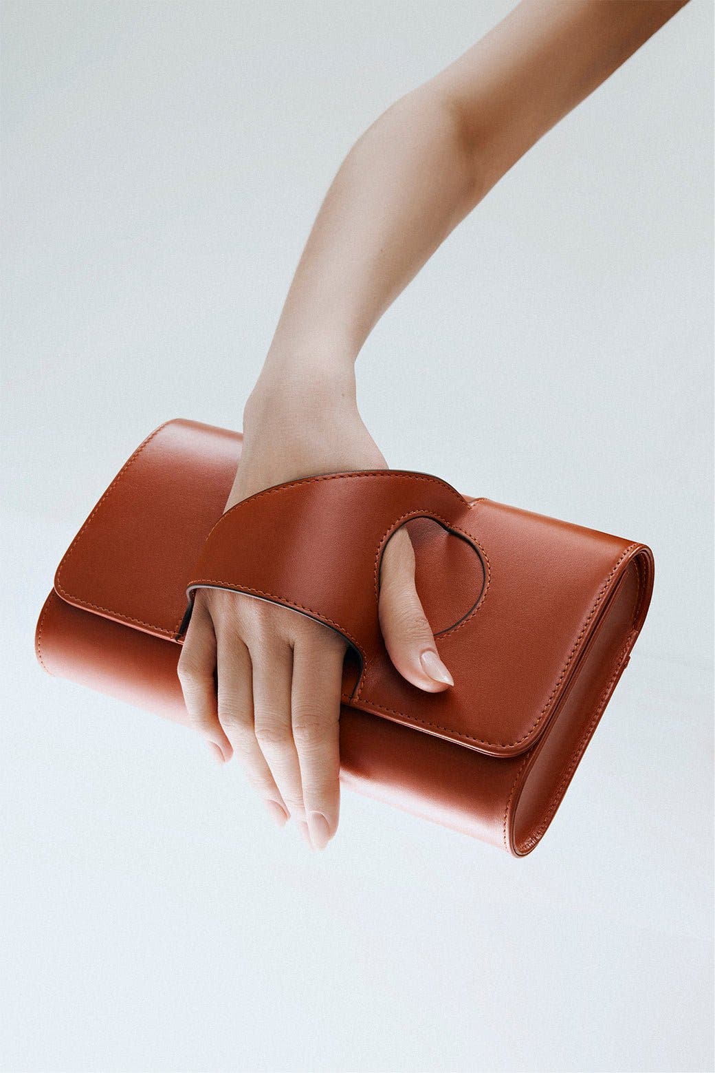 PERRIN PARIS L
Asymetrique Clutch, Alternate, color, Spice