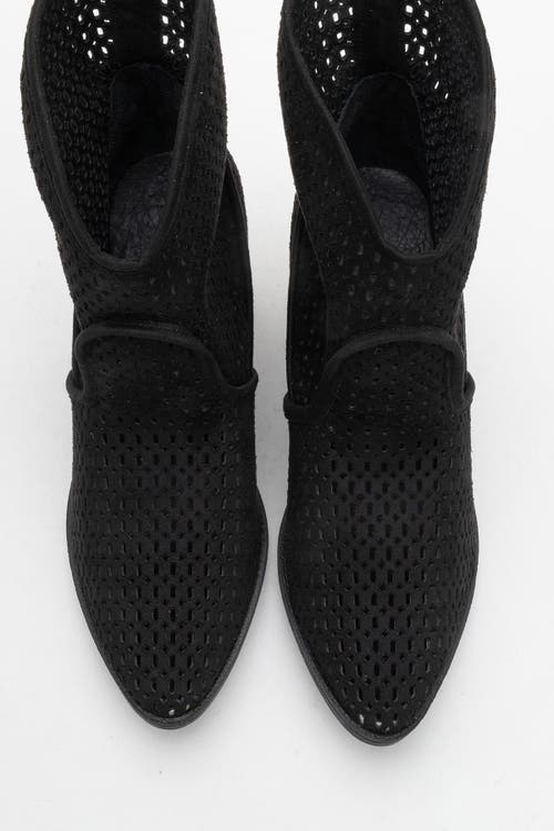 Prologue Shoes Pera Block Heel Boot In Black