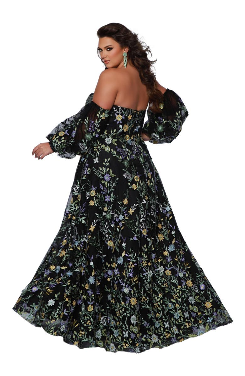 Sydney's Closet Floral Sweetheart Neckline Plus Size A-Line Gown, Alternate, color, Black Floral