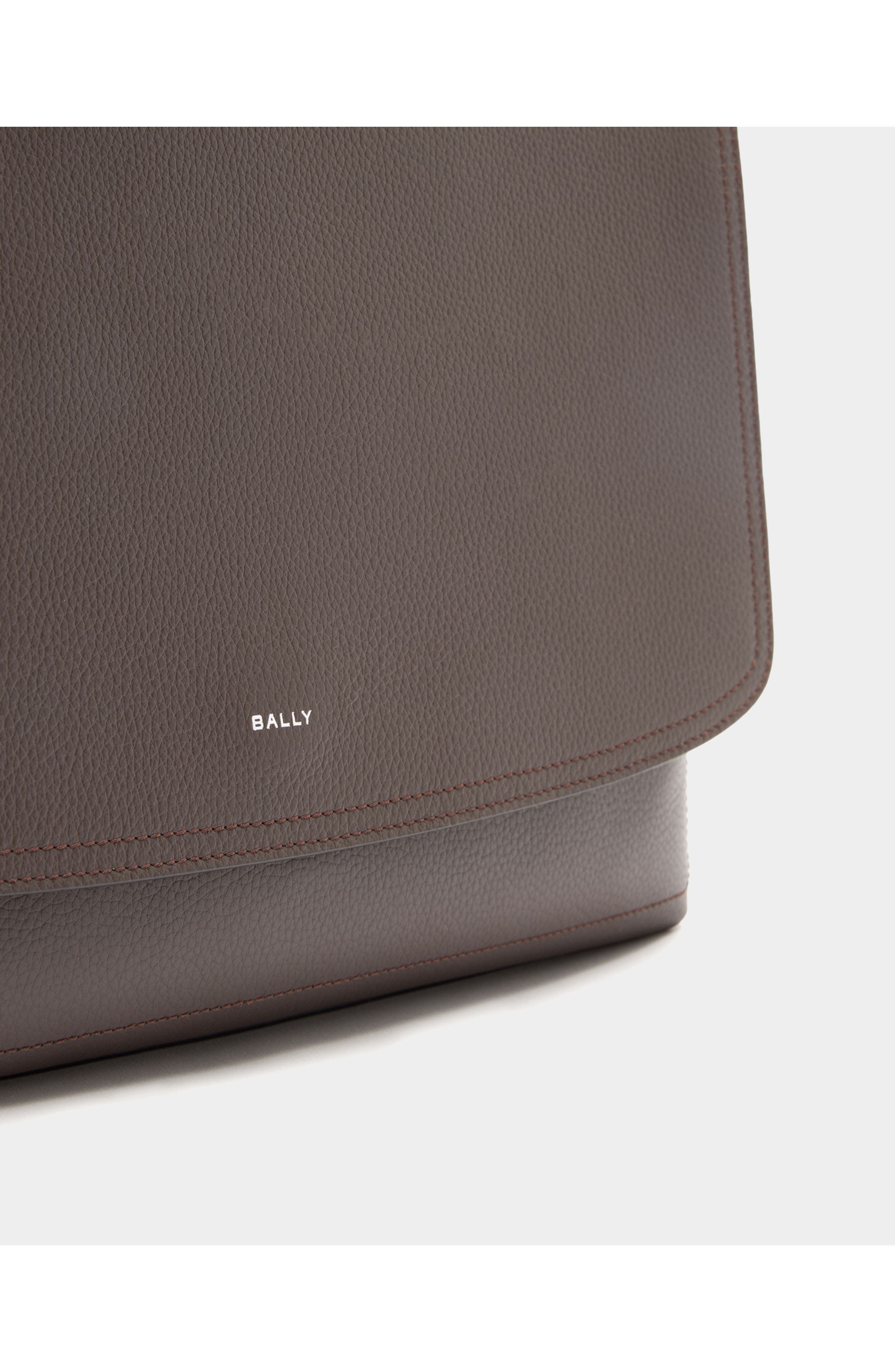 Bally Capitol Messenger Bag in Grained Leather, Alternate, color, 