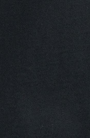 Classic Fit Logo Graphic T-Shirt