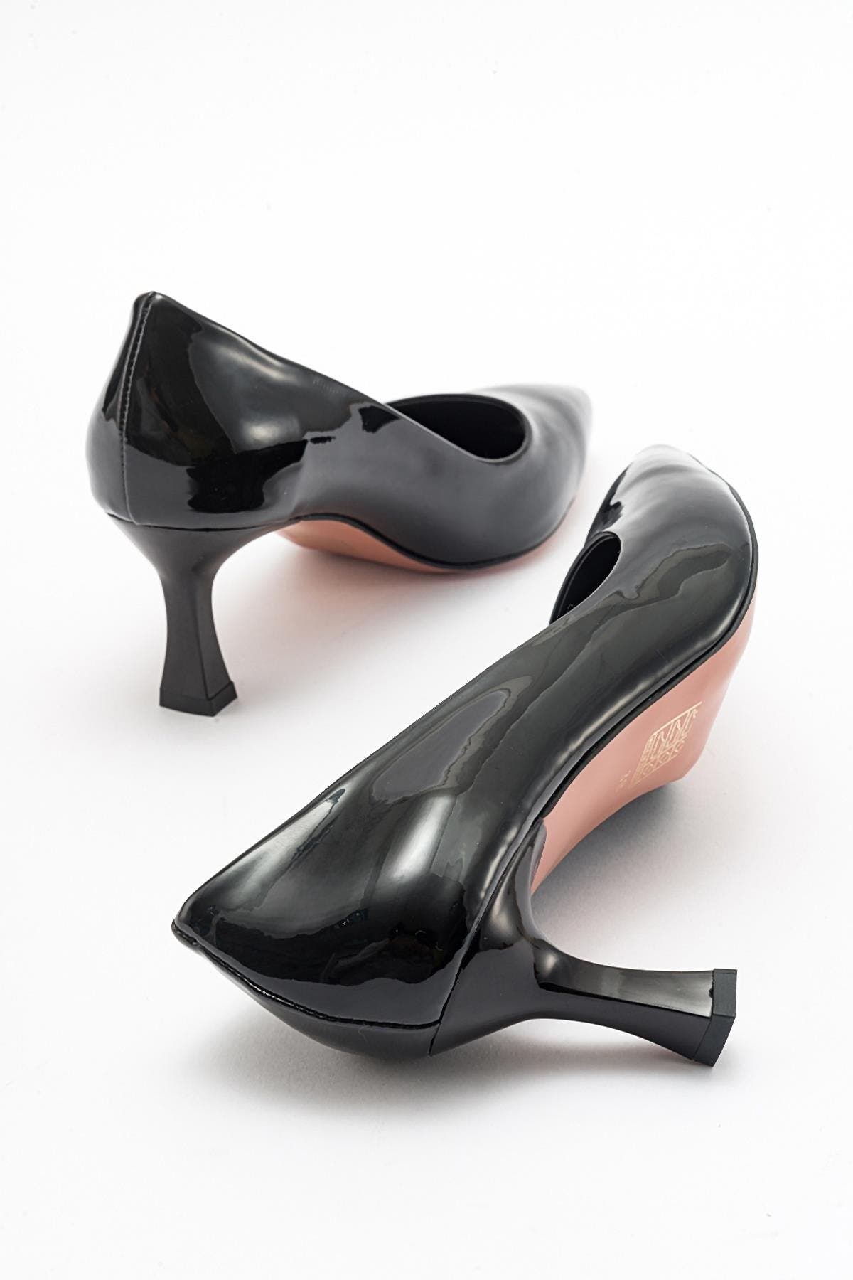 Prologue Shoes Pedra Pointed Toe Pump, Alternate, color, Black Patent