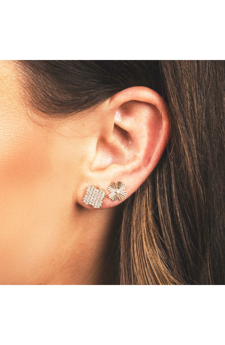 The Lovery Fine Jewelry Fluted Gold Four Leaf Clover Stud Earrings, Alternate, color, Gold