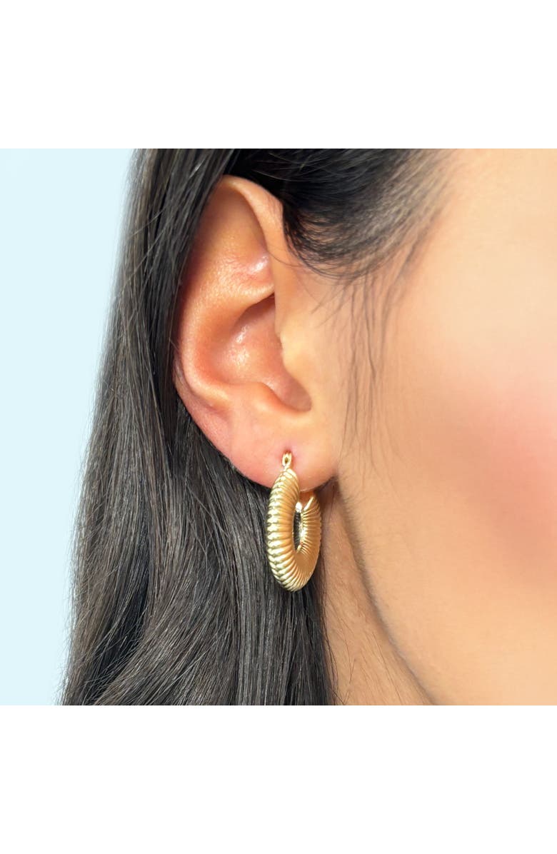 The Lovery Fine Jewelry Ribbed Gold Hoop Earrings, Alternate, color, Yellow Gold