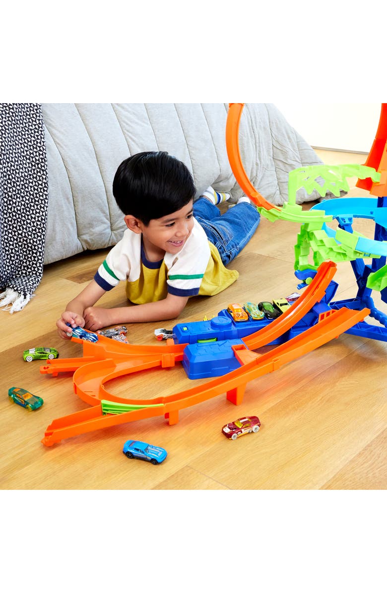 Hot Wheels Stunt Tracks Mid-Air Crash Playset with 1:64 Scale Die-Cast Toy Car & Motorized Booster, Alternate, color, Orange