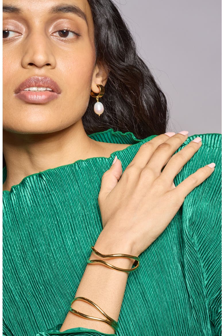 Ridge Freshwater Pearl Hoop Earrings, Alternate, color, GOLD