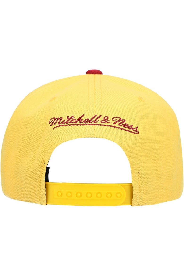 Men's Mitchell & Ness Gold Cleveland Cavaliers Core Basic Snapback Hat, Alternate, color, Gold