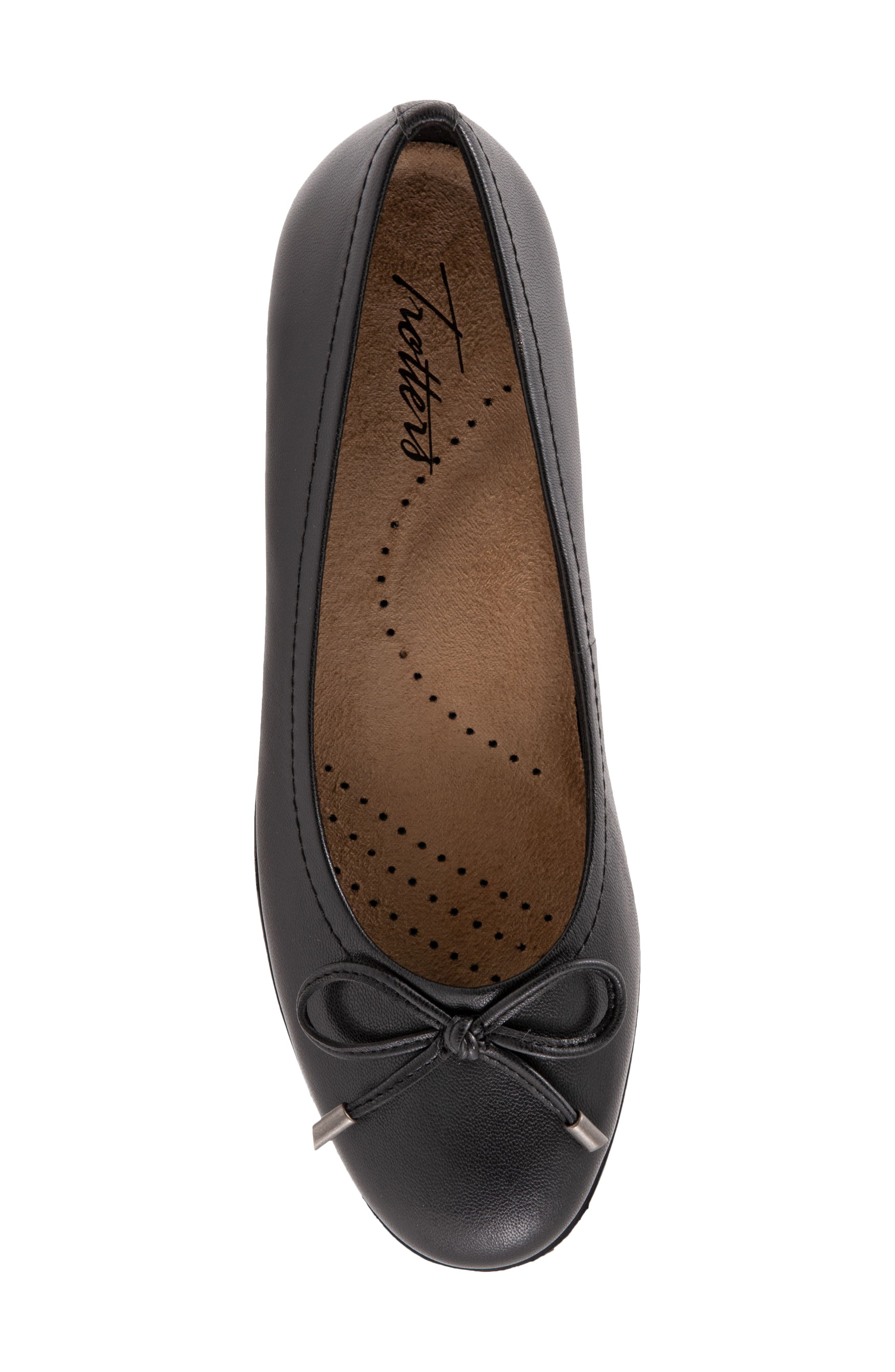 Trotters Dellis Ballet Flat, Alternate, color, Black Leather