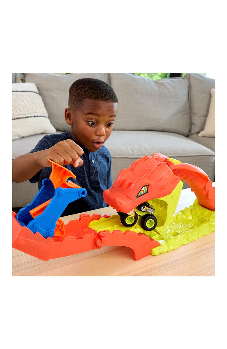 Hot Wheels Snake Slam Takedown<sup>™</sup> Toy Set & 1 Bone Shaker<sup>™</sup> Toy Truck in 1:64 Scale, Alternate, color,