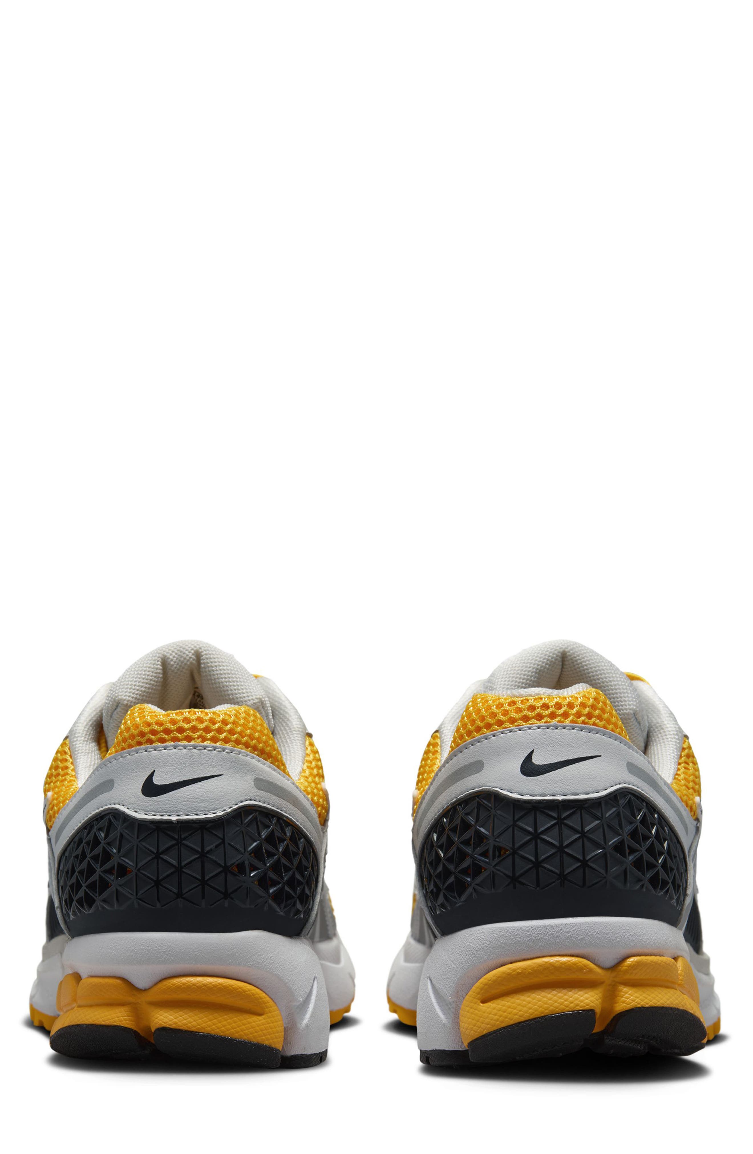 Zoom Vomero 5 Sneaker, Alternate, color, PHOTON DUST/ BLACK/ GOLD