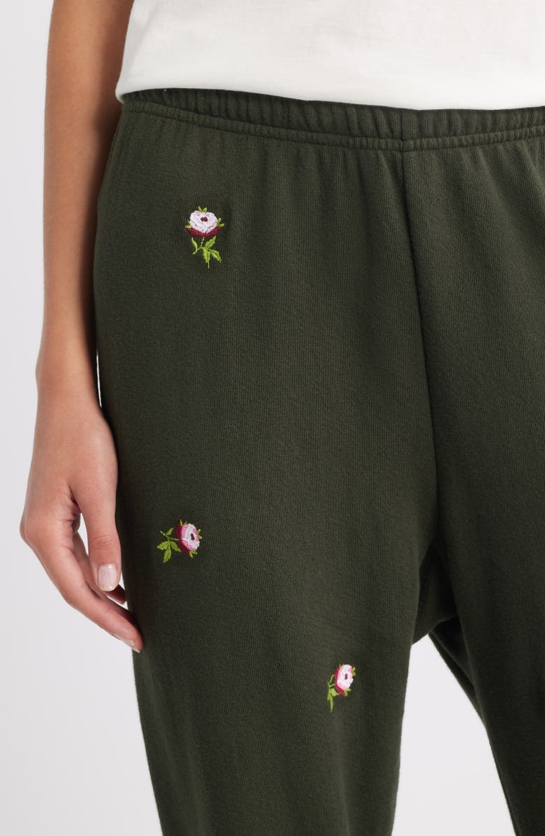 THE GREAT. The Stadium Embroidered Cotton Sweatpants, Alternate, color, Woodland Green