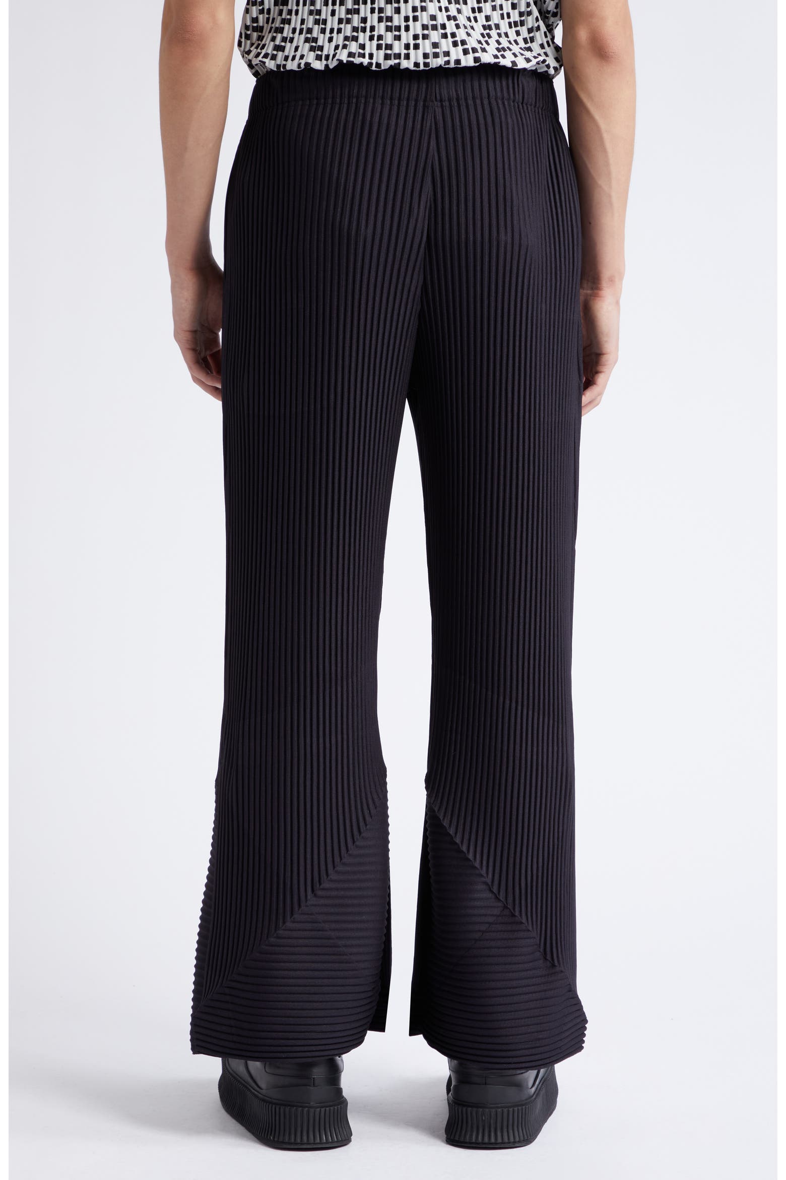 Setem Texture Homme Plissé Issey Miyake Stem Pleated Flare Leg Pants (Men) | Nordstrom