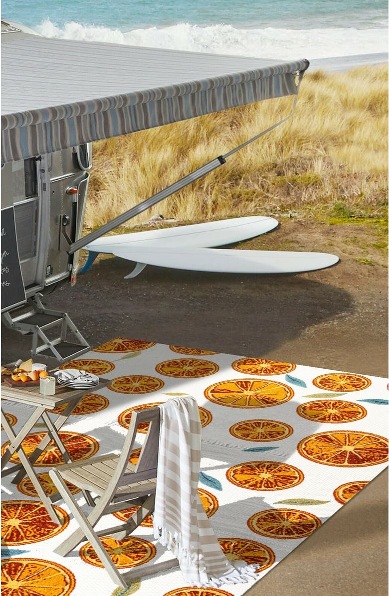 JONATHAN Y Aranciata Citrus Slice High-Low Indoor/Outdoor Area Rug, Alternate, color, Orange/Cream