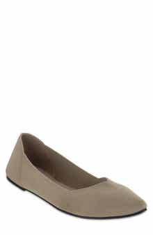 MIA Kerri Pointed Toe Flat