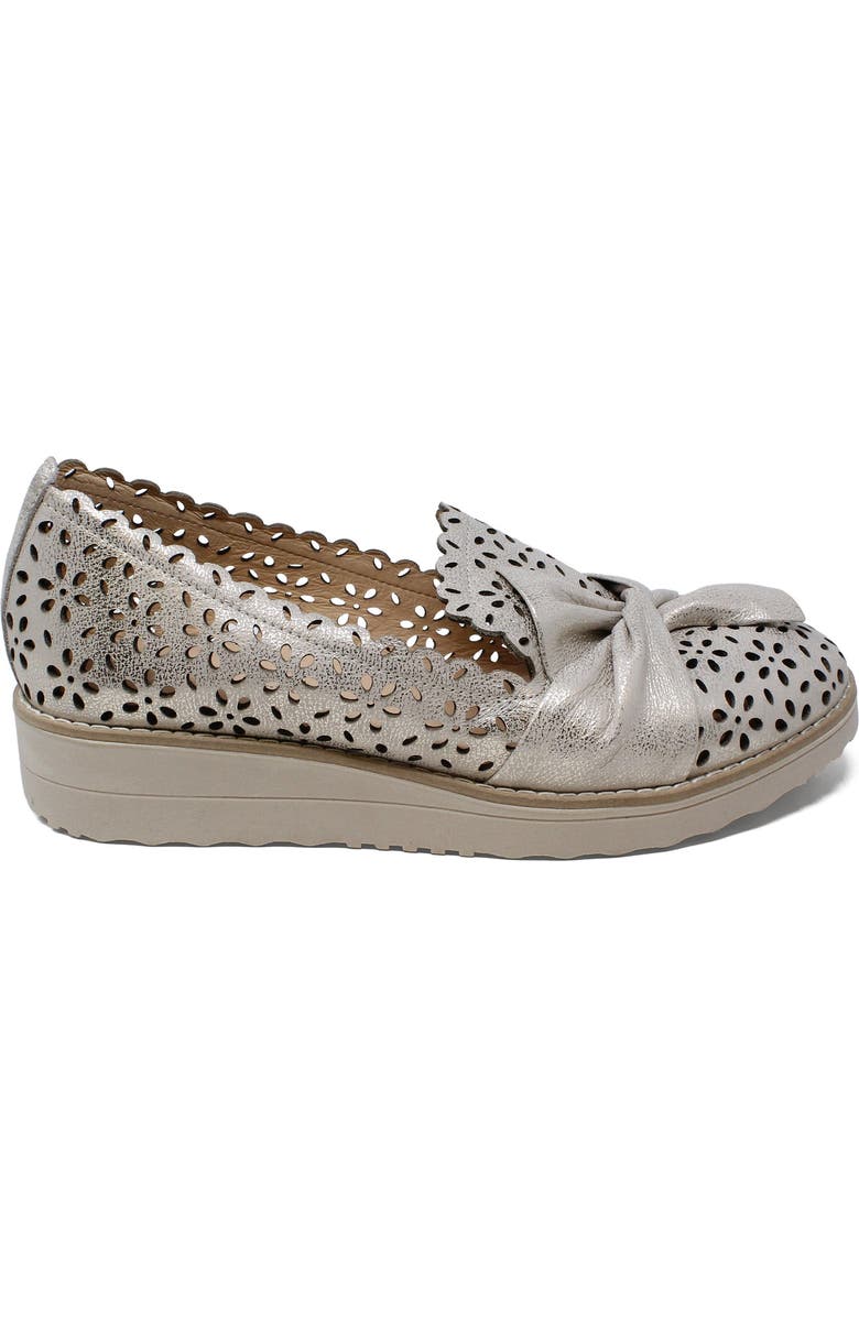 DJANGO AND JULIETTE Omilla Slip On, Alternate, color, Beige And Gold-Vanilla Sole