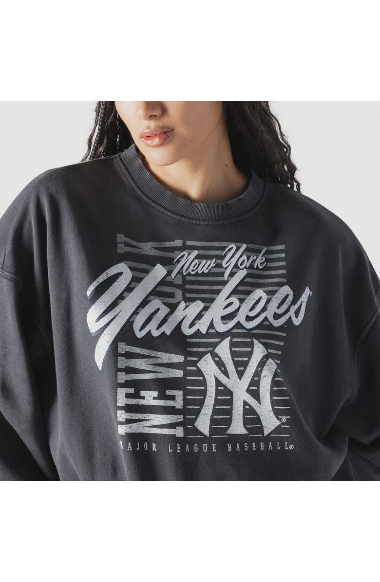 New Era Women
s New Era Navy New York Yankees Boxy Mineral Wash Dolmen Sleeve Cropped Sweatshirt, Alternate, color, Charcoal