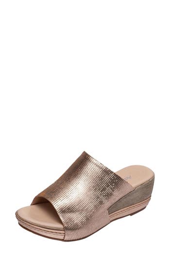 Antelope Donelle Wedge Sandal In Gold