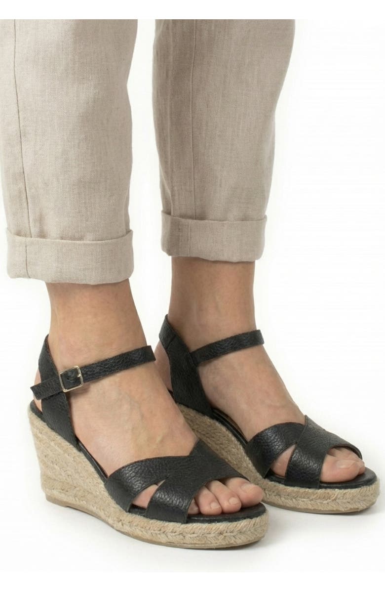 Menina Step Martell V-Strap Espadrille, Alternate, color, Black