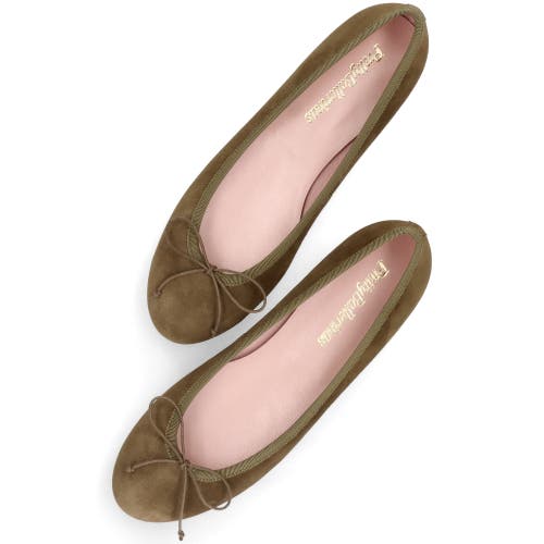 Pretty Ballerinas Round Toe Ballet Flat In Green