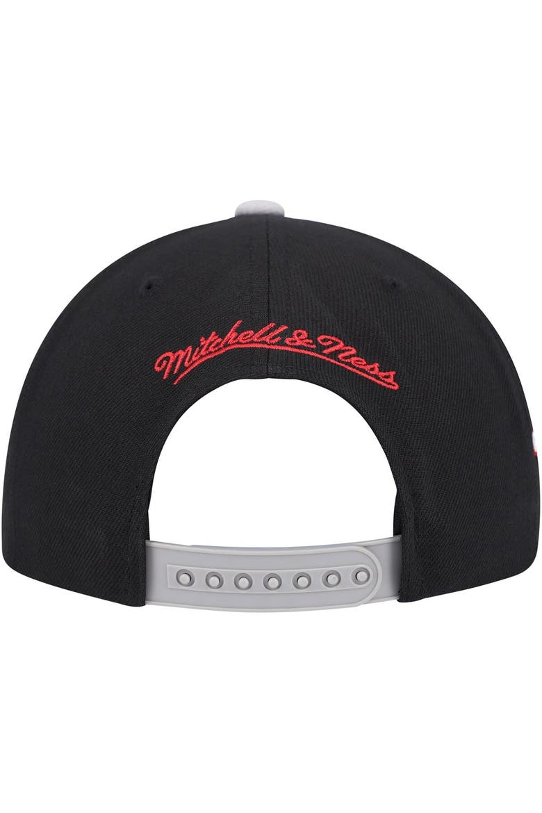 Men's Mitchell & Ness Black/Gray Chicago Bulls Core Snapback Hat, Alternate, color, Black