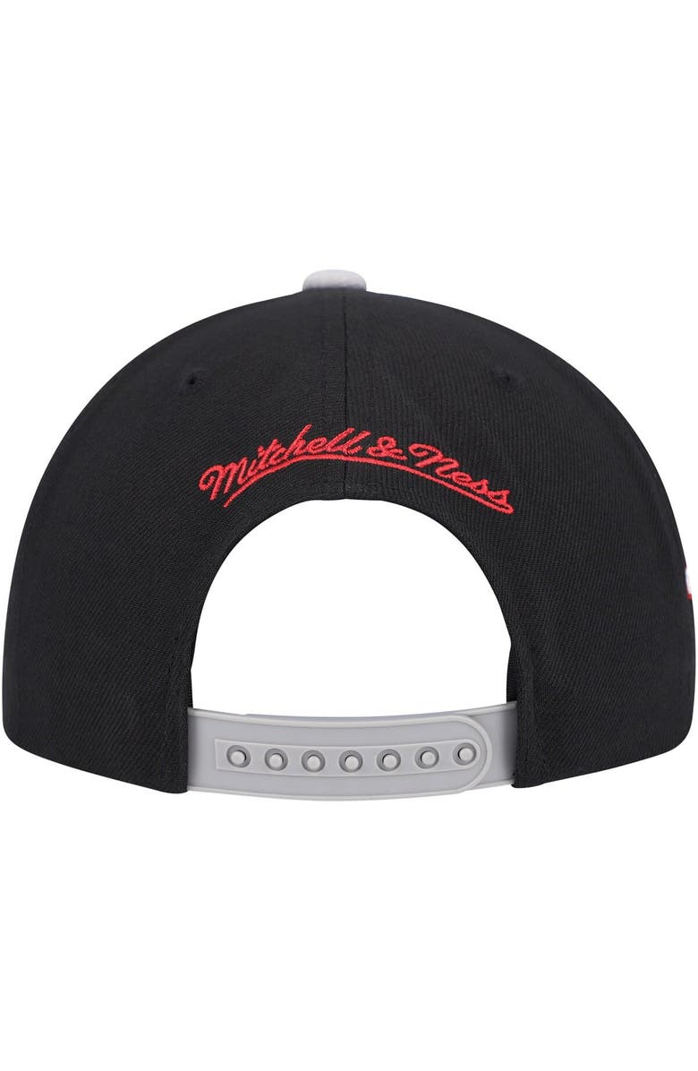 Mitchell & Ness Men's Mitchell & Ness Black/Gray Chicago Bulls Core Snapback Hat, Alternate, color, Black