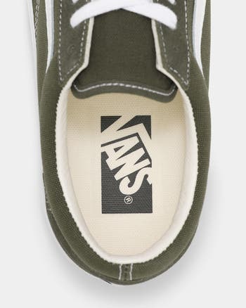 Old Skool Low Top Sneaker