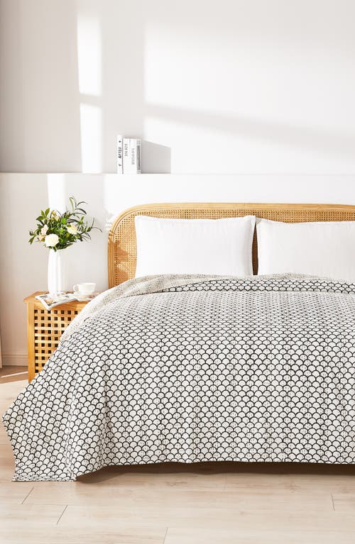 Melange Home Scallop Kantha Cotton Coverlet In Indigo