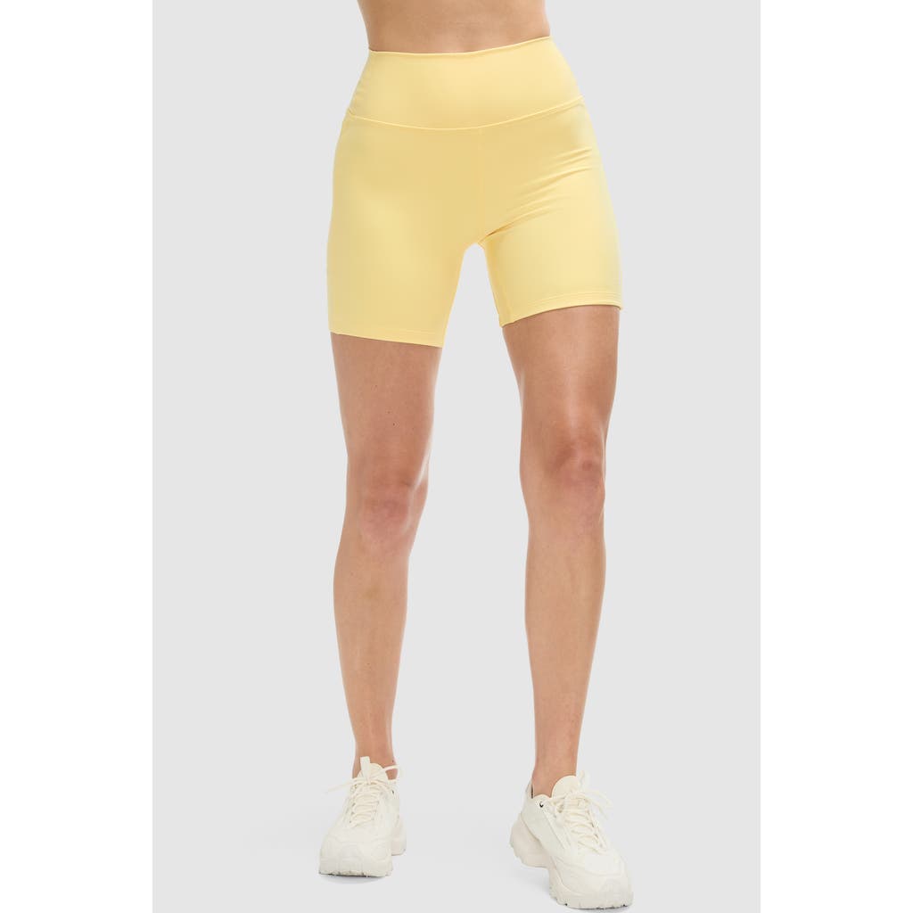 Peloton Cadent High Rise Pocket Bike Short 7" In Pale Banana