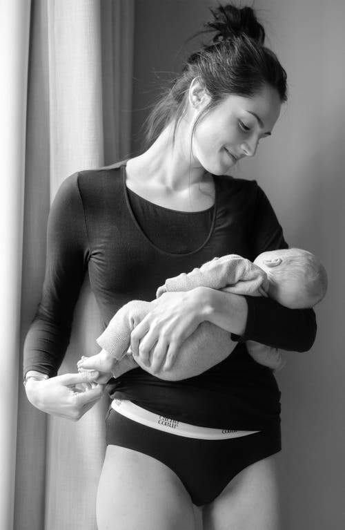Cache Coeur Life Maternity And Nursing T-shirt In Black