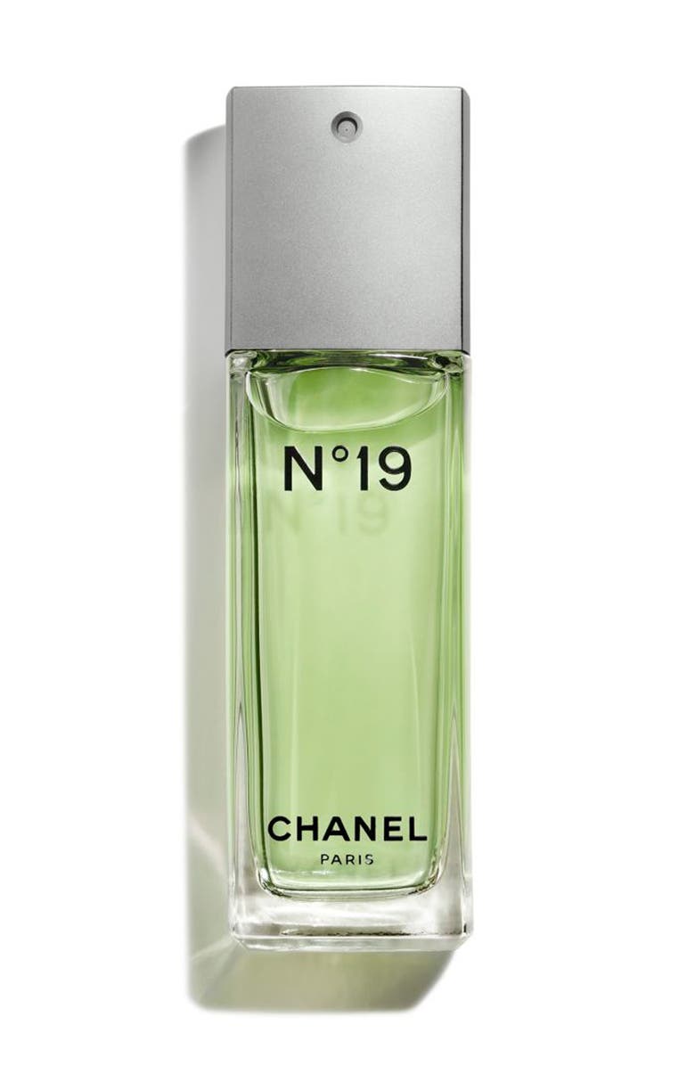 CHANEL N°19 Eau de Toilette Spray, Main, color, 