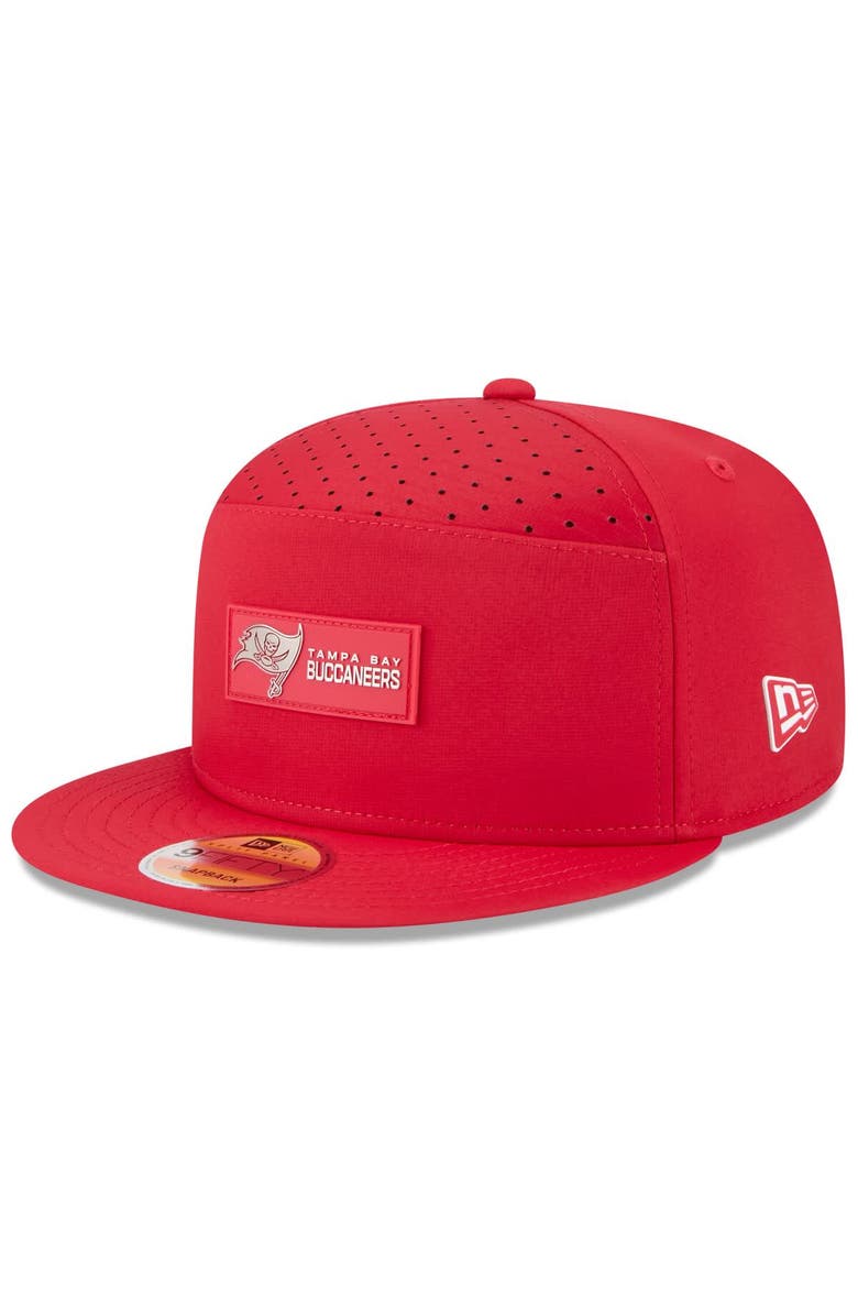 New Era Men's New Era Red Tampa Bay Buccaneers 2025 Sideline  Split Panel 9FIFTY Snapback Hat, Main, color, 