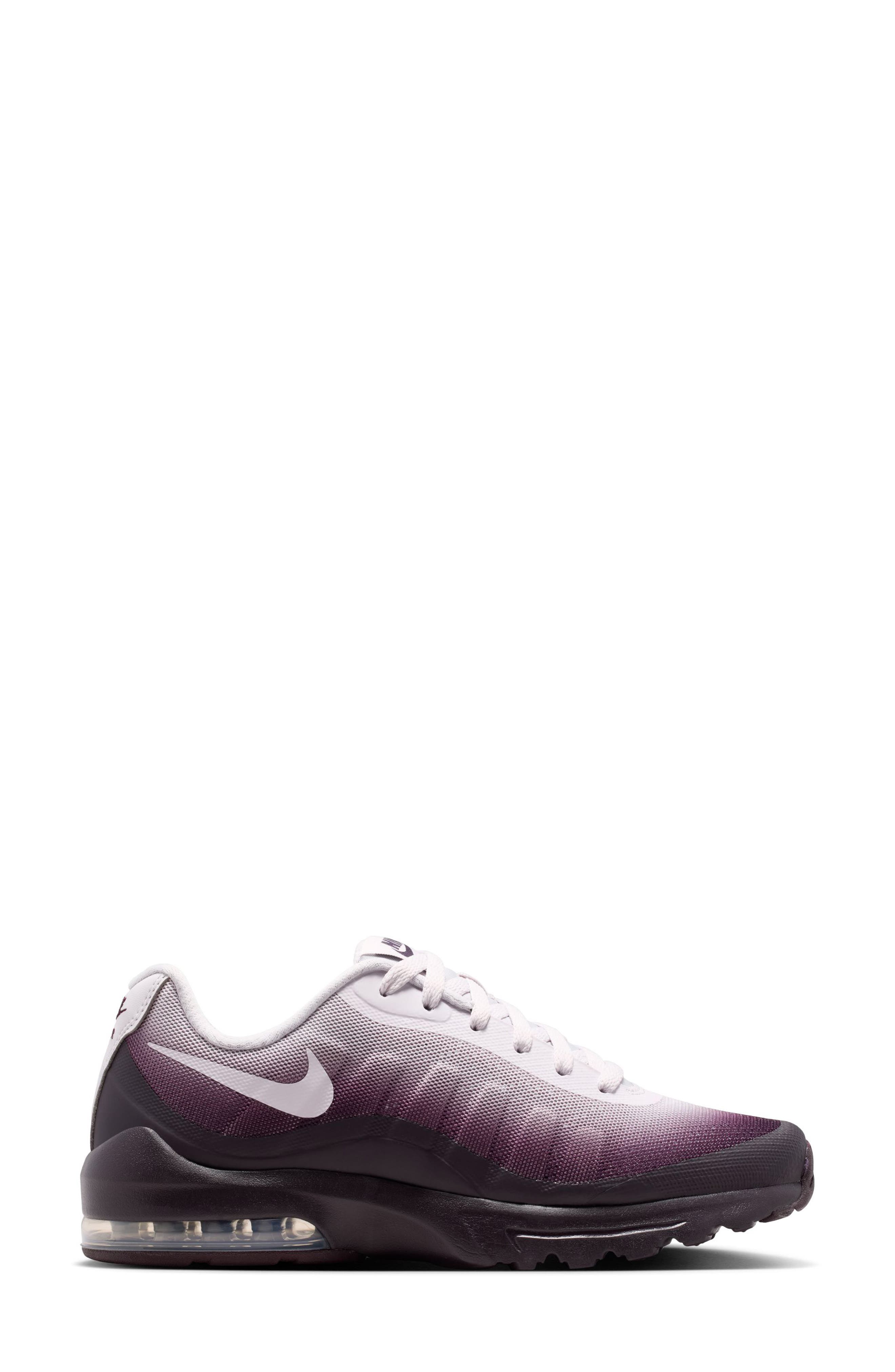 Air Max Invigor Sneaker, Alternate, color, VENICE/ VIOLET/ BURGUNDY ASH