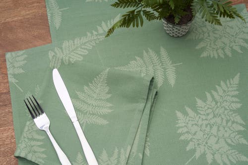 C & F Home C&f Home Botanical Fern Jacquard Reversible Machine Washable Jacquard Placemats Set Of 6 In Green