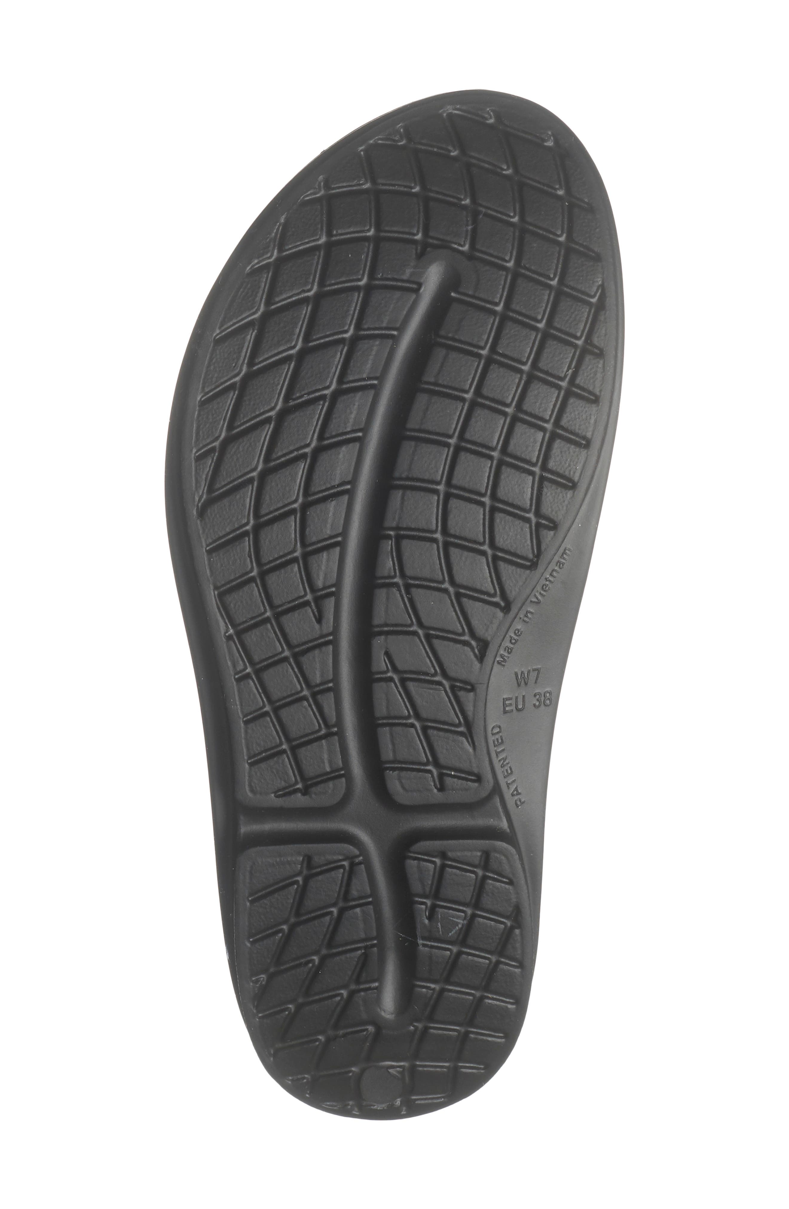 Oofos OOmega OOlala Luxe Flip Flop, Alternate, color, Black/ Titanium Mirror