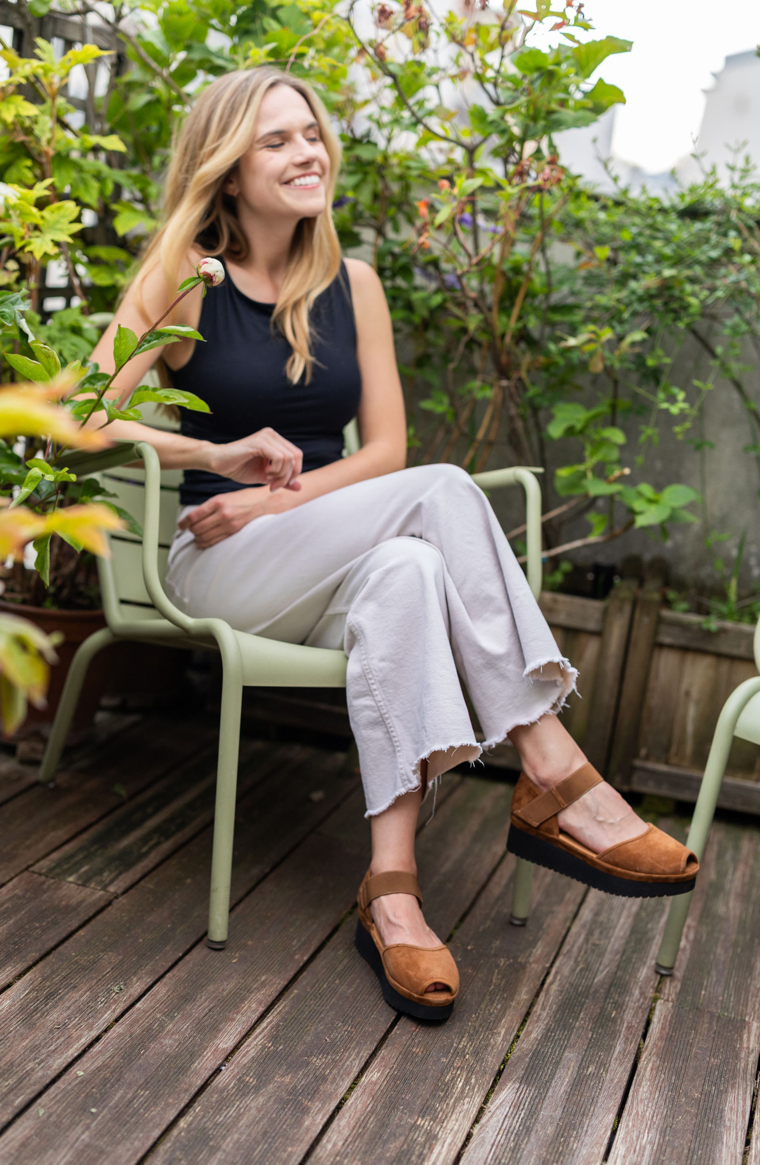 L
Amour des Pieds Amadour Platform Sandal, Alternate, color, Coffee