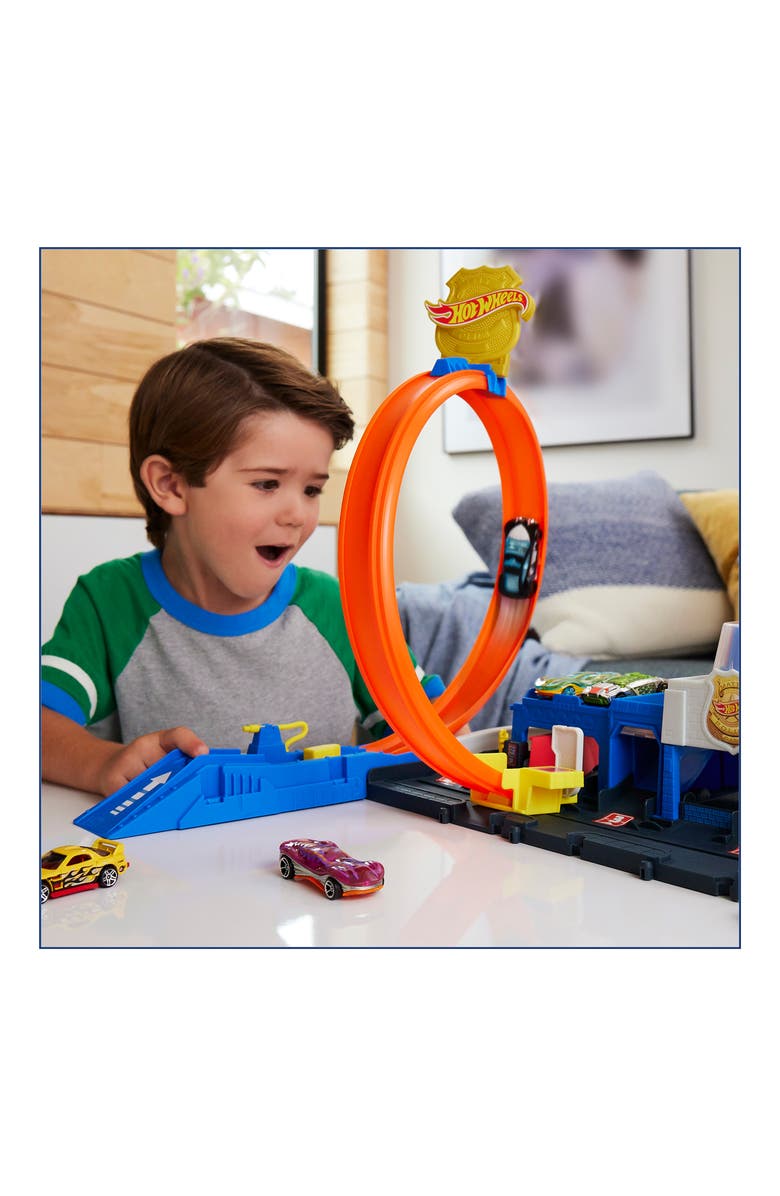 Hot Wheels <sup>®</sup> City Super Police Station, Alternate, color, 