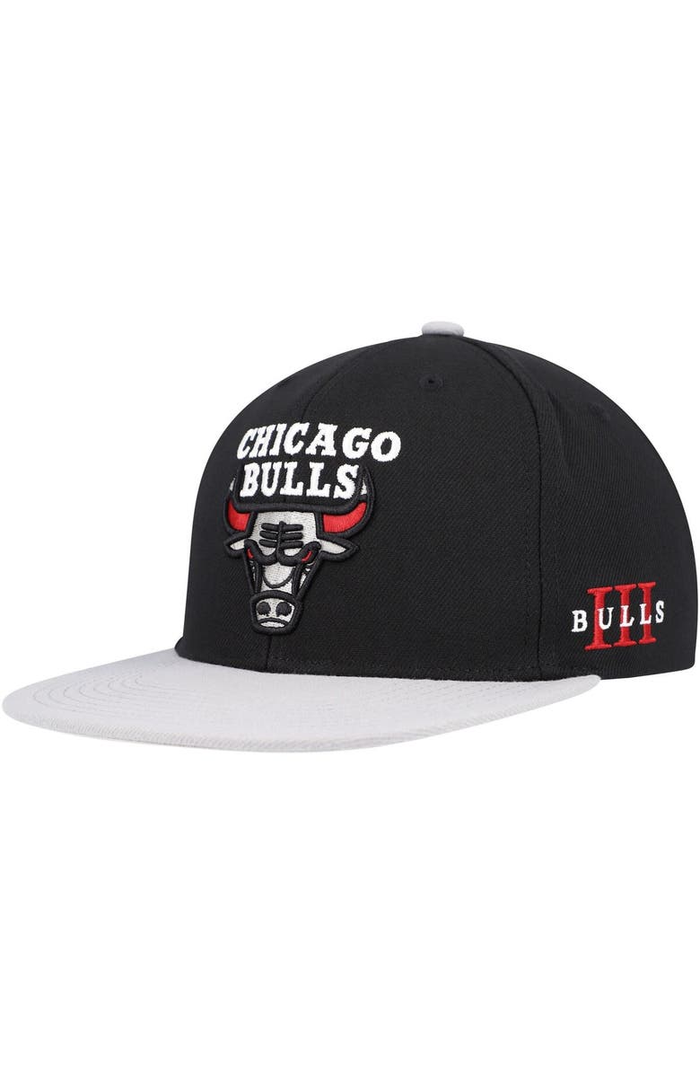 Mitchell & Ness Men's Mitchell & Ness Black/Gray Chicago Bulls Core Snapback Hat, Main, color, Black
