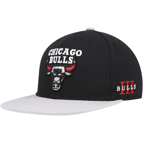 Men's Mitchell & Ness Black/Gray Chicago Bulls Core Snapback Hat