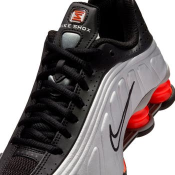 Shox R4 Sneaker