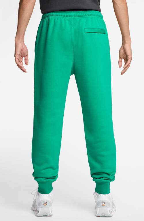 Nike Sportswear Club Fleece Joggers In Green